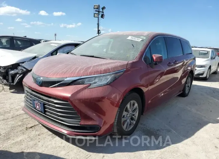 TOYOTA SIENNA LE 2022 vin 5TDKRKEC1NS101677 from auto auction Copart