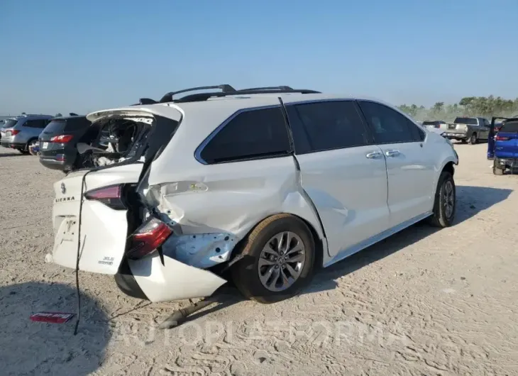 TOYOTA SIENNA XLE 2022 vin 5TDYRKEC6NS105993 from auto auction Copart