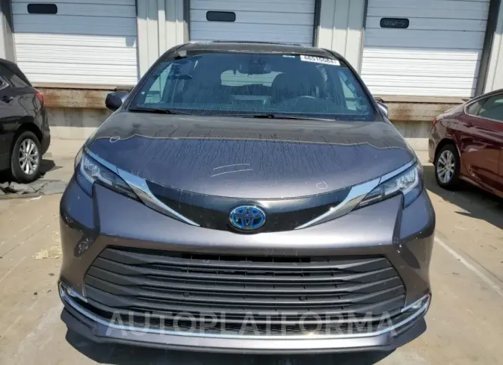 TOYOTA SIENNA XLE 2022 vin 5TDYRKEC2NS136075 from auto auction Copart