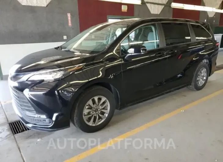 TOYOTA SIENNA LE 2024 vin 5TDKRKEC1RS191936 from auto auction Copart