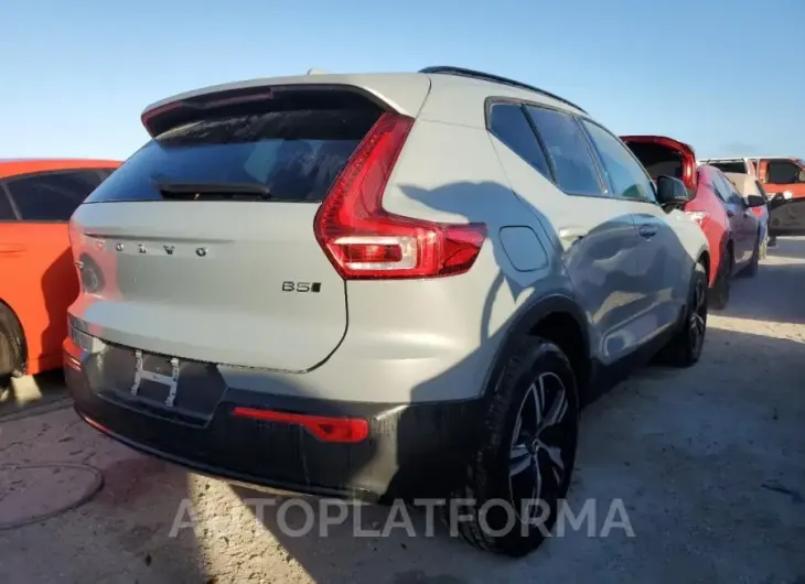 VOLVO XC40 CORE 2024 vin YV4L12UK1R2275716 from auto auction Copart