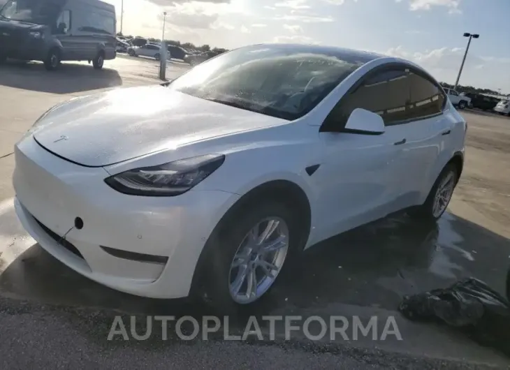 TESLA MODEL Y 2022 vin 7SAYGDEE1NF368922 from auto auction Copart