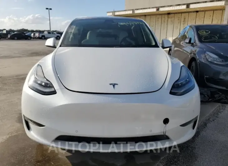 TESLA MODEL Y 2022 vin 7SAYGDEE1NF368922 from auto auction Copart