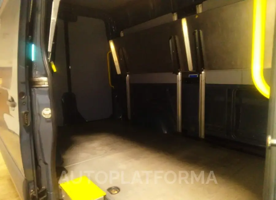 MERCEDES-BENZ SPRINTER 2500 2019 vin WD4PF0CD7KP061020 from auto auction Iaai