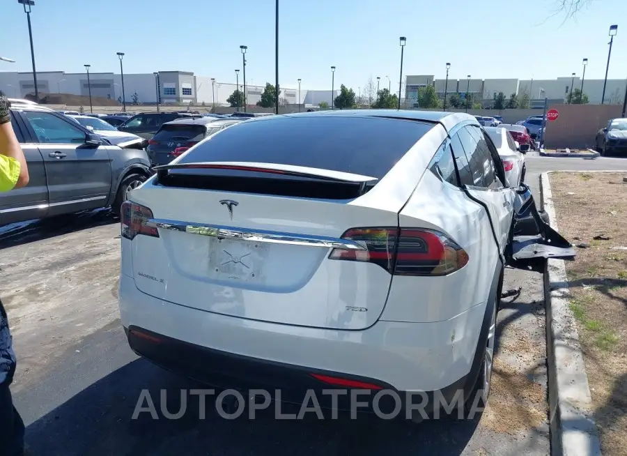 TESLA MODEL X 2018 vin 5YJXCAE27JF102839 from auto auction Iaai