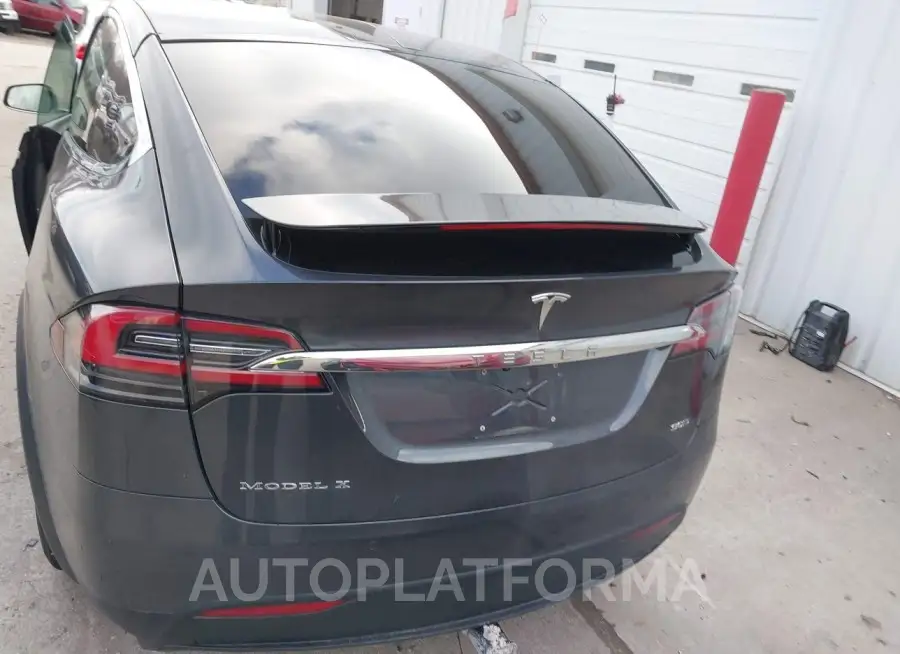 TESLA MODEL X 2016 vin 5YJXCBE27GF013139 from auto auction Iaai