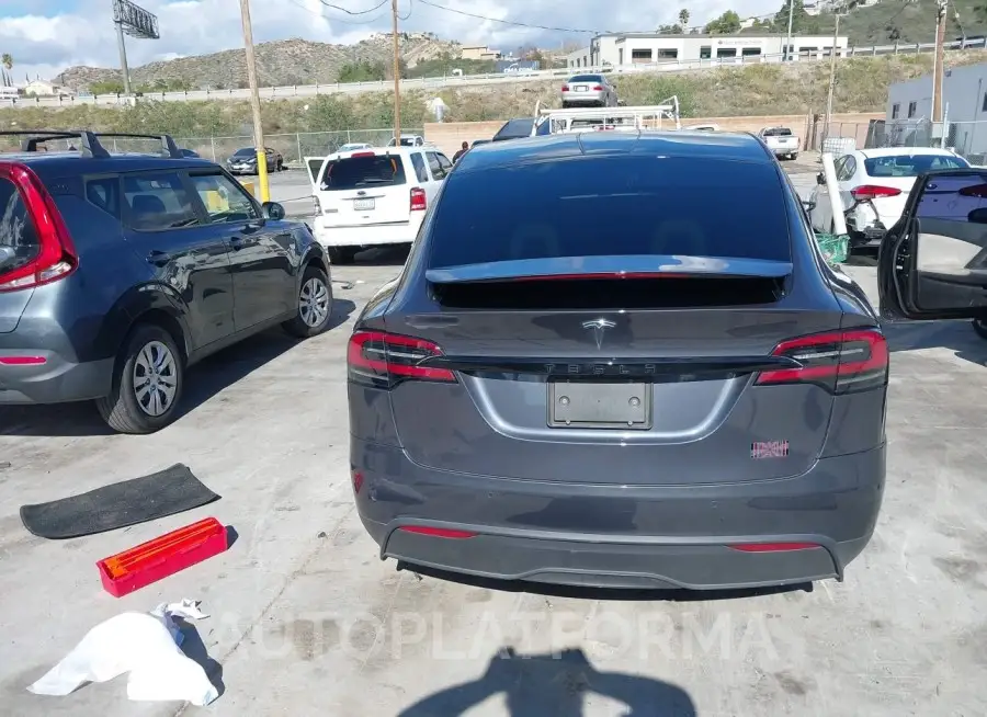 TESLA MODEL X 2022 vin 7SAXCBE64NF362200 from auto auction Iaai