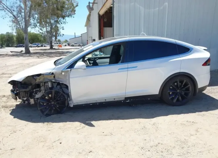 TESLA MODEL X 2020 vin 5YJXCDE27LF272199 from auto auction Iaai