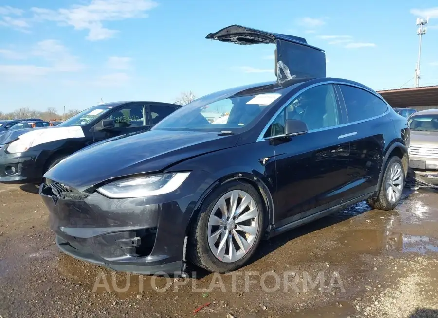 TESLA MODEL X 2017 vin 5YJXCAE2XHF050648 from auto auction Iaai