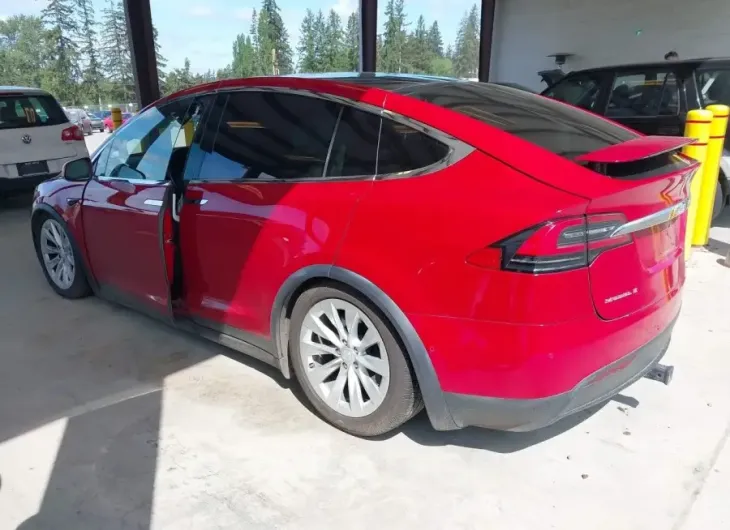 TESLA MODEL X 2018 vin 5YJXCBE22JF127685 from auto auction Iaai