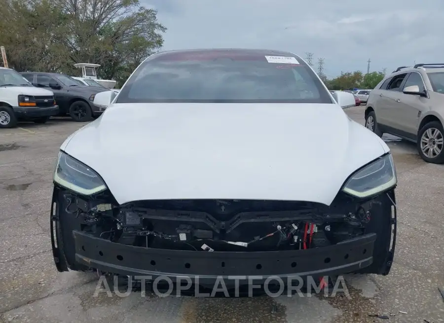 TESLA MODEL X 2018 vin 5YJXCAE2XJF138153 from auto auction Iaai