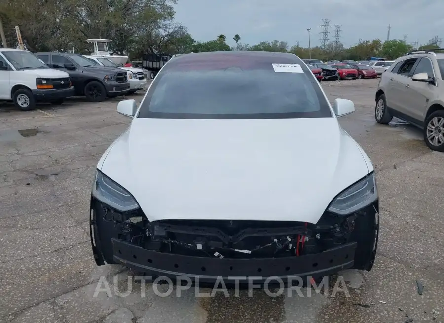 TESLA MODEL X 2018 vin 5YJXCAE2XJF138153 from auto auction Iaai