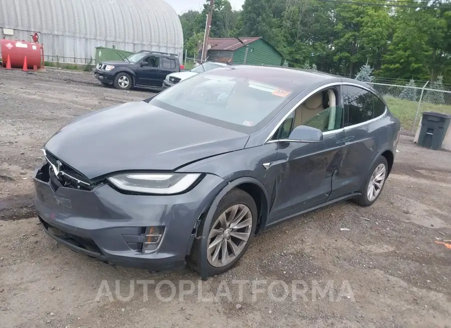 TESLA MODEL X 2017 vin 5YJXCBE27HF029682 from auto auction Iaai