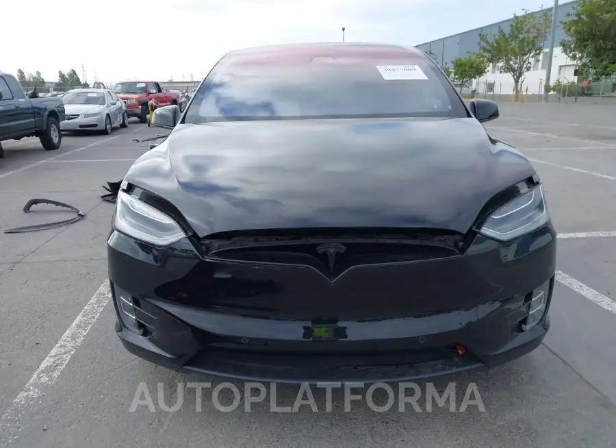 TESLA MODEL X 2017 vin 5YJXCBE2XHF063700 from auto auction Iaai