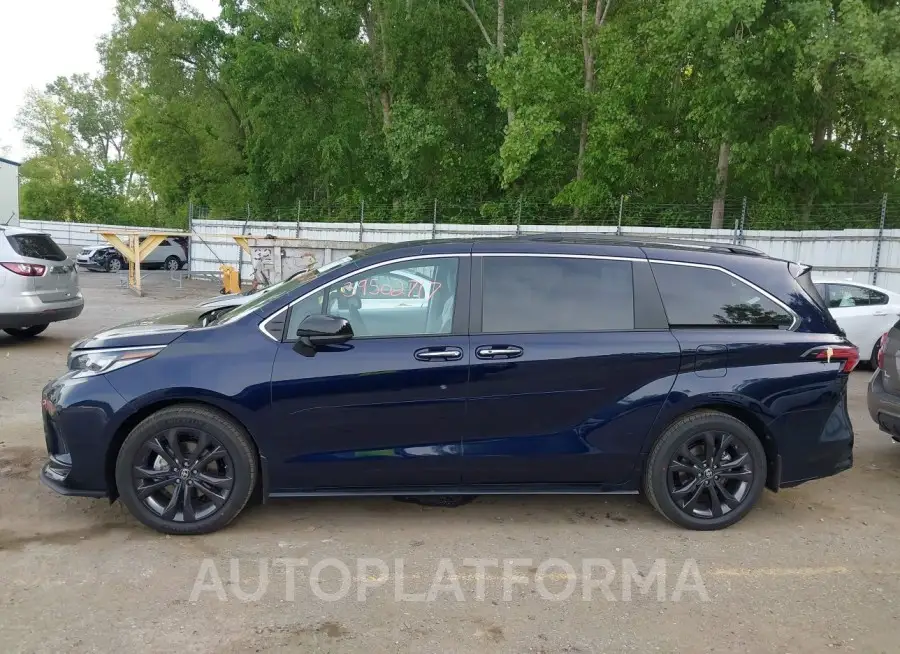 TOYOTA SIENNA 2024 vin 5TDXRKEC3RS201730 from auto auction Iaai