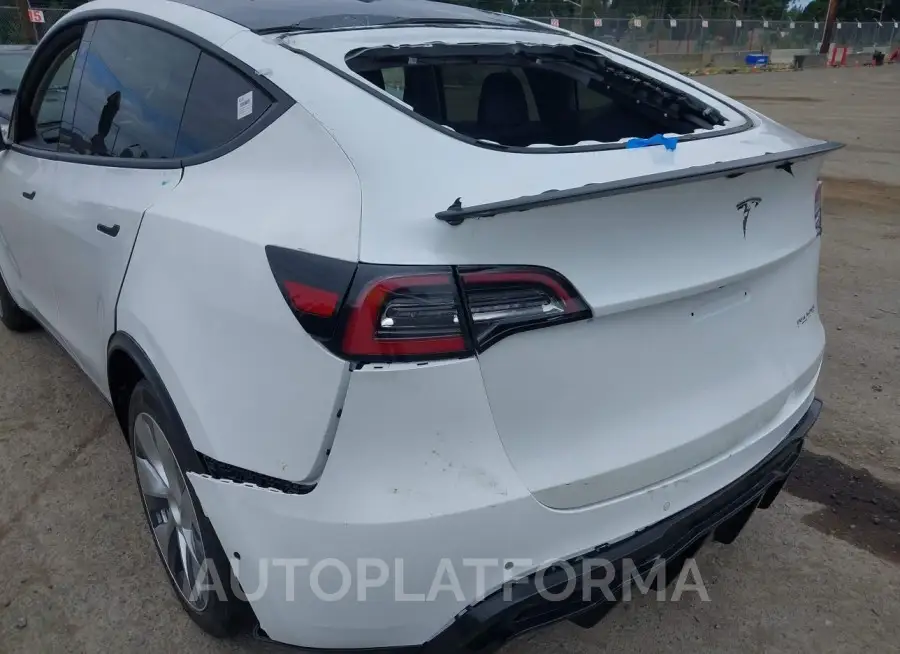 TESLA MODEL Y 2020 vin 5YJYGDEE4LF016749 from auto auction Iaai