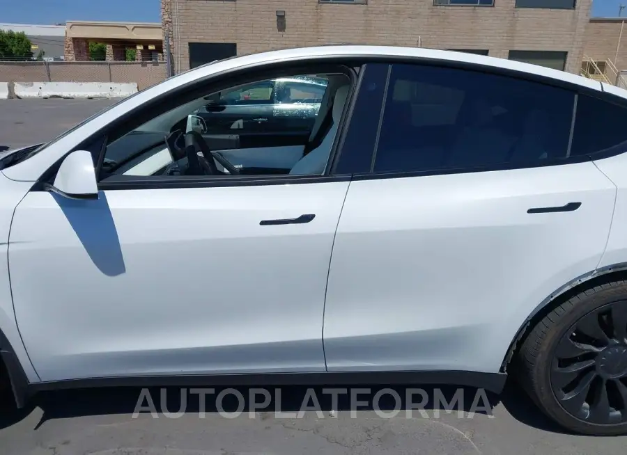 TESLA MODEL Y 2022 vin 7SAYGDEF2NF407977 from auto auction Iaai