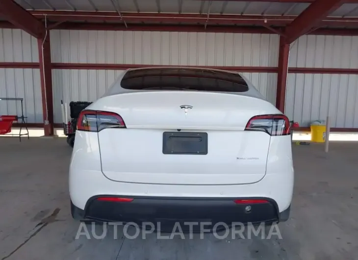 TESLA MODEL Y 2022 vin 7SAYGDEE7NF542637 from auto auction Iaai