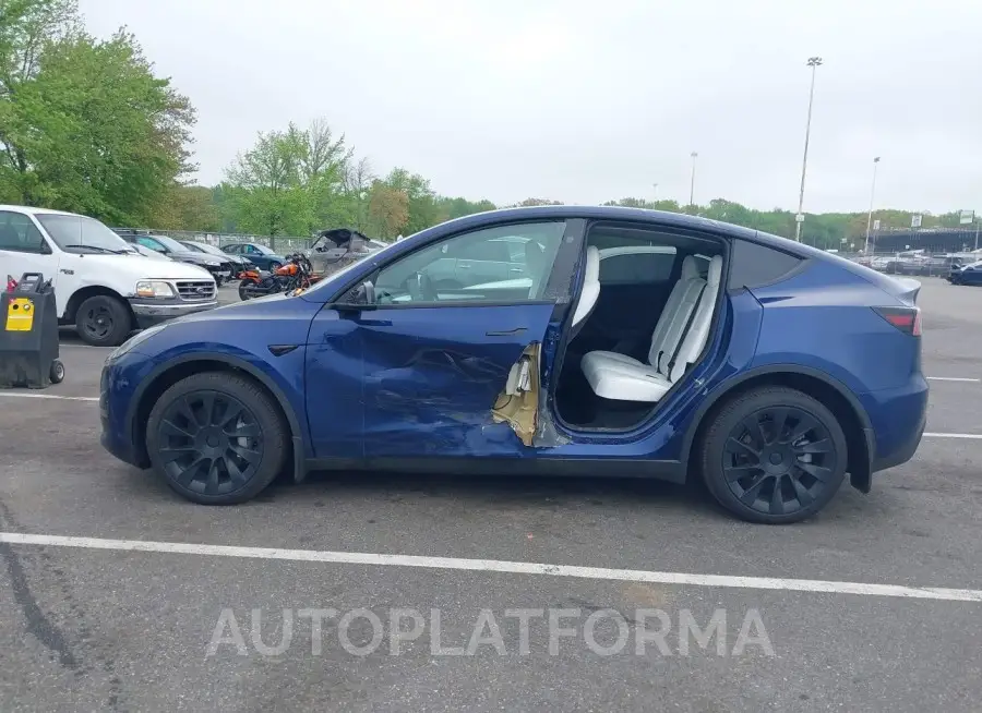 TESLA MODEL Y 2023 vin 7SAYGDEE6PF790543 from auto auction Iaai