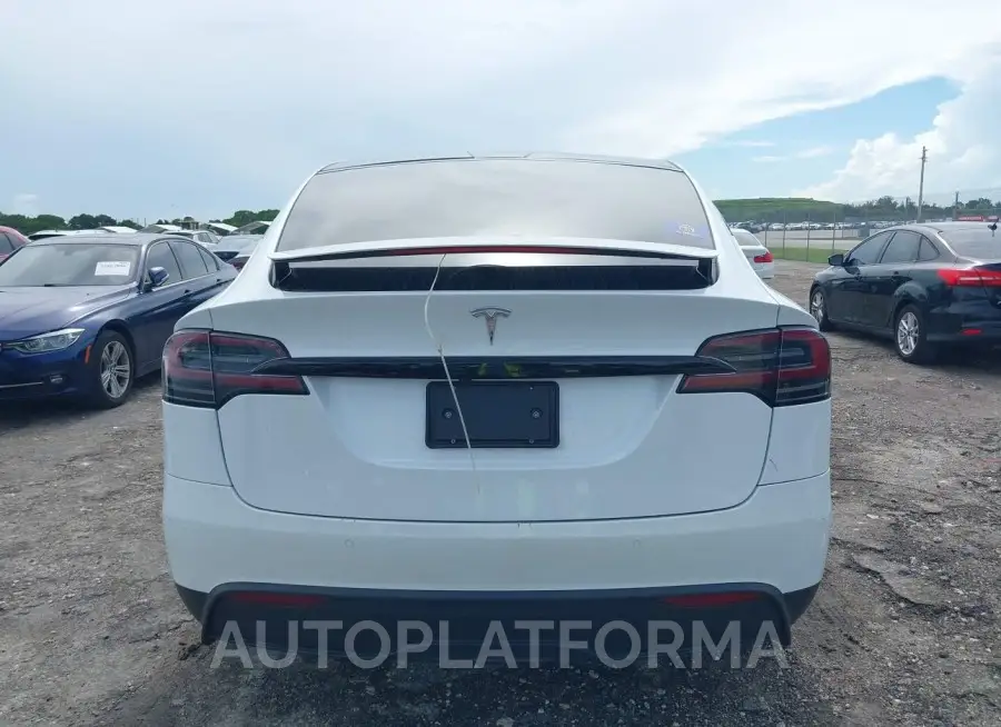 TESLA MODEL X 2022 vin 7SAXCBE5XNF359793 from auto auction Iaai