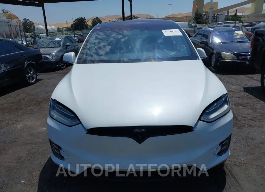 TESLA MODEL X 2018 vin 5YJXCBE43JF086937 from auto auction Iaai