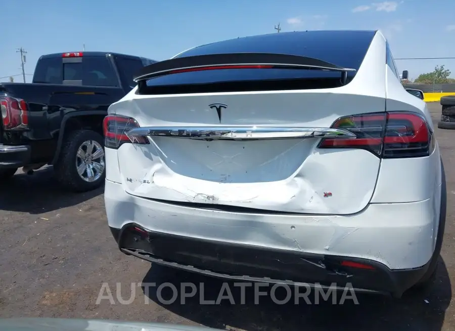 TESLA MODEL X 2018 vin 5YJXCBE43JF086937 from auto auction Iaai