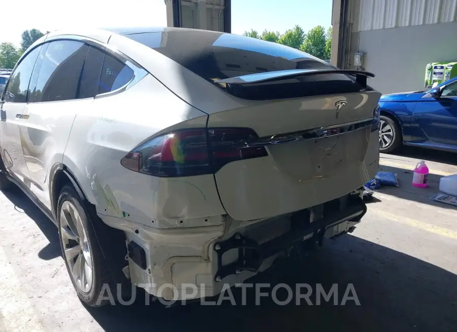 TESLA MODEL X 2020 vin 5YJXCDE21LF304273 from auto auction Iaai