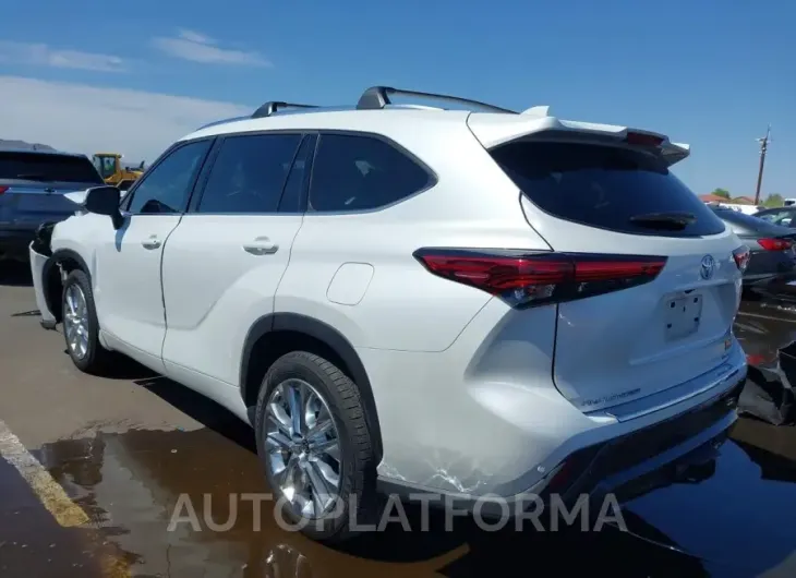 TOYOTA HIGHLANDER 2022 vin 5TDYZRAH3NS108957 from auto auction Iaai