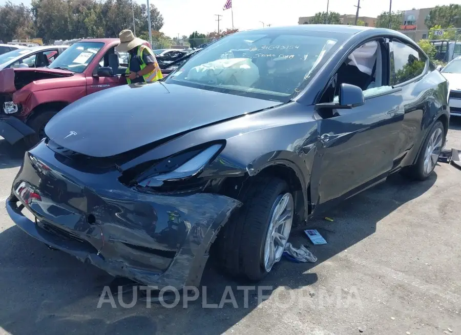 TESLA MODEL Y 2024 vin 7SAYGDEEXRA238009 from auto auction Iaai