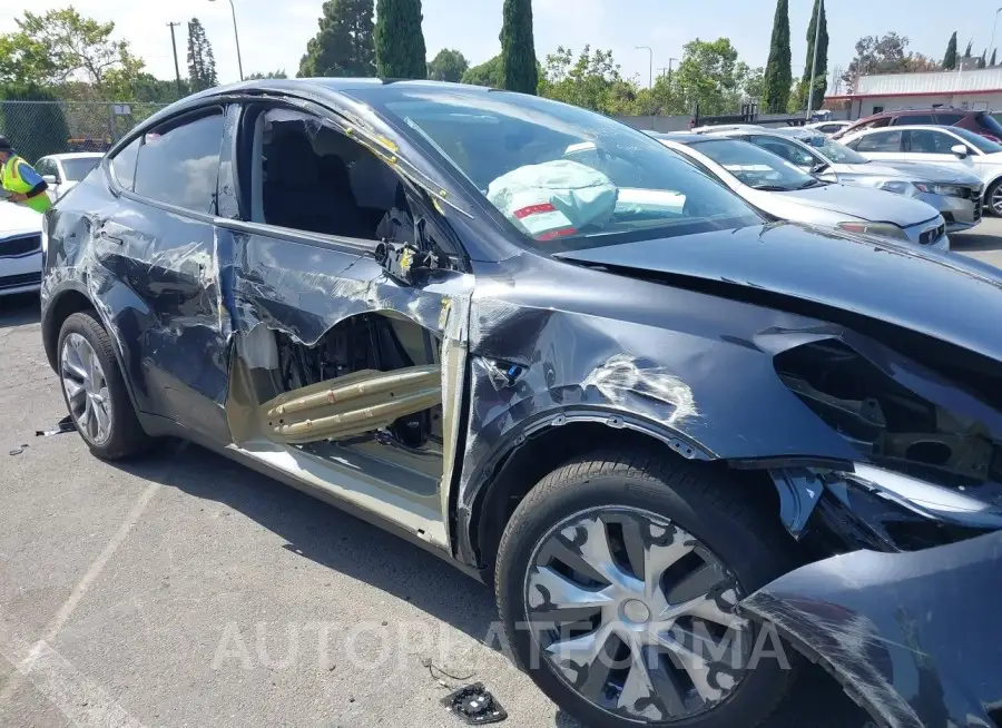 TESLA MODEL Y 2024 vin 7SAYGDEEXRA238009 from auto auction Iaai