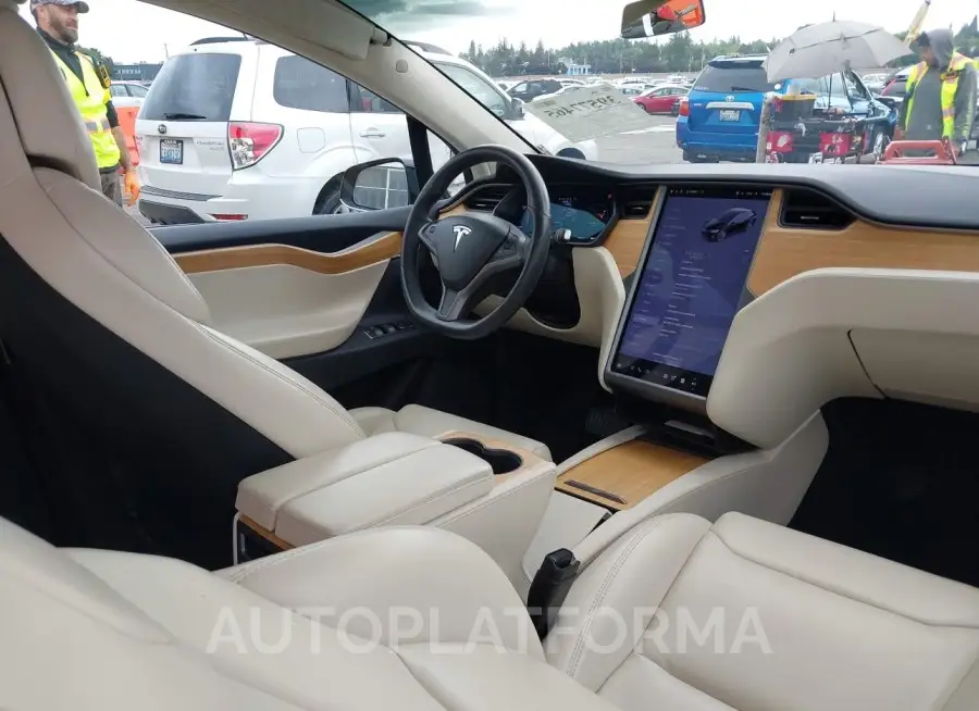 TESLA MODEL X 2018 vin 5YJXCDE23JF133667 from auto auction Iaai