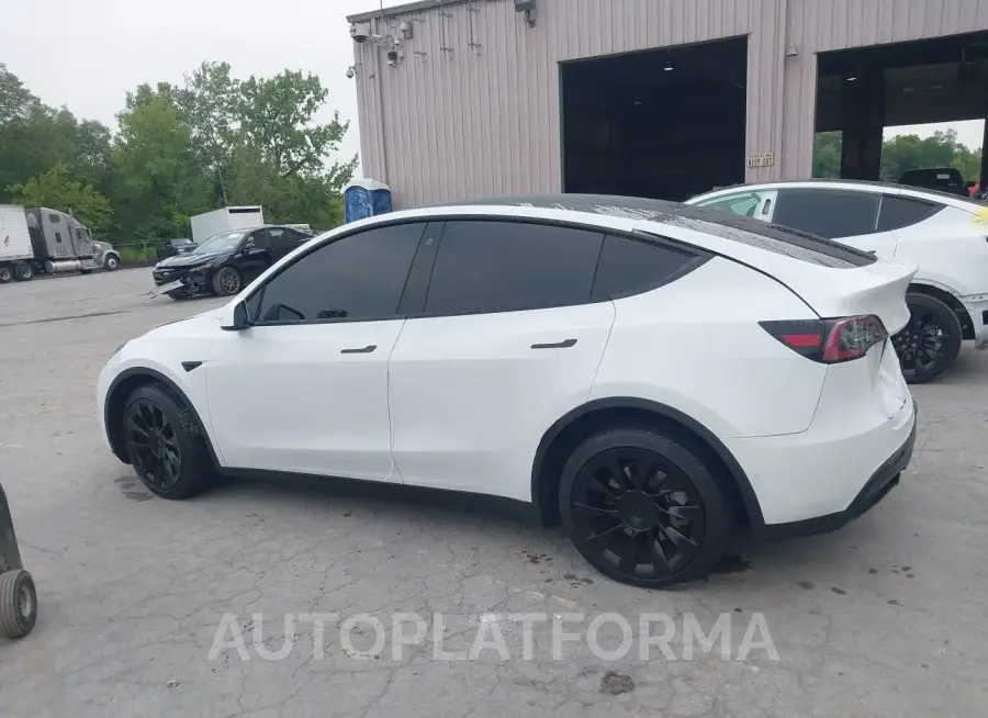 TESLA MODEL Y 2022 vin 7SAYGDEEXNF423996 from auto auction Iaai