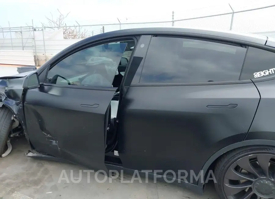 TESLA MODEL Y 2021 vin 5YJYGDEF1MF211721 from auto auction Iaai