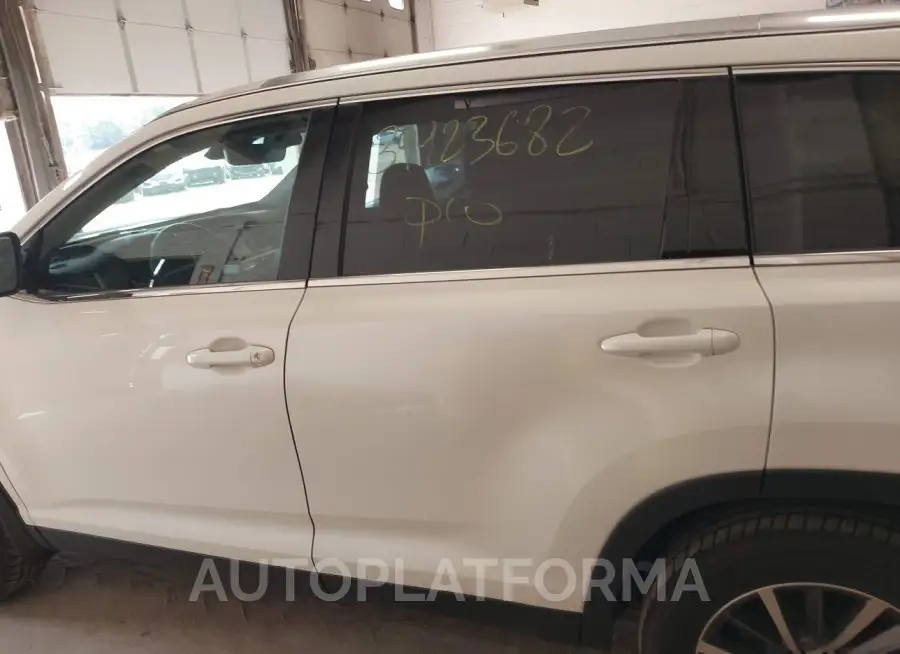 TOYOTA HIGHLANDER 2019 vin 5TDJZRFH7KS598356 from auto auction Iaai