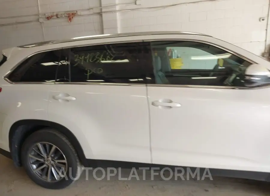 TOYOTA HIGHLANDER 2019 vin 5TDJZRFH7KS598356 from auto auction Iaai