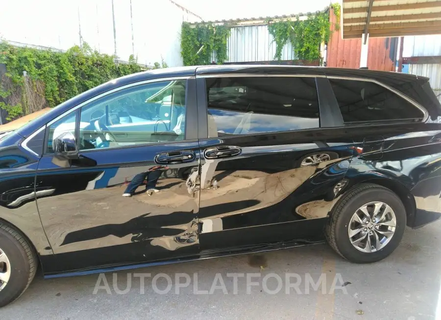 TOYOTA SIENNA 2024 vin 5TDKRKEC5RS181250 from auto auction Iaai