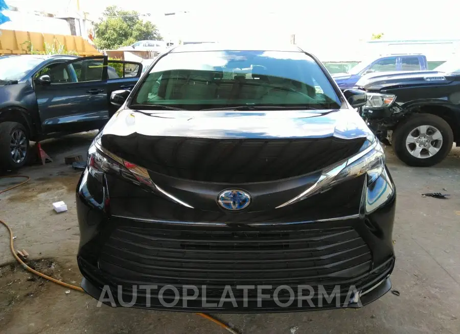 TOYOTA SIENNA 2024 vin 5TDKRKEC5RS181250 from auto auction Iaai