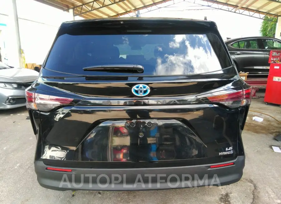 TOYOTA SIENNA 2024 vin 5TDKRKEC5RS181250 from auto auction Iaai