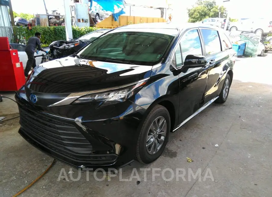 TOYOTA SIENNA 2024 vin 5TDKRKEC5RS181250 from auto auction Iaai