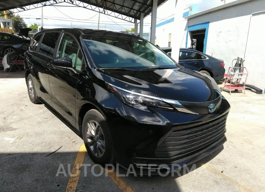 TOYOTA SIENNA 2024 vin 5TDKRKEC5RS181250 from auto auction Iaai