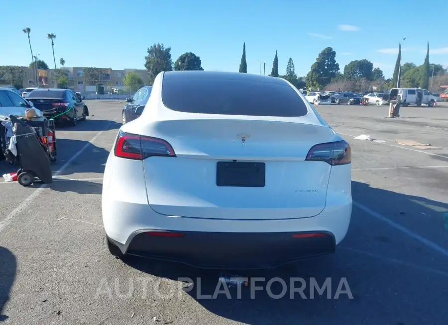 TESLA MODEL Y 2023 vin 7SAYGDEE5PA077761 from auto auction Iaai