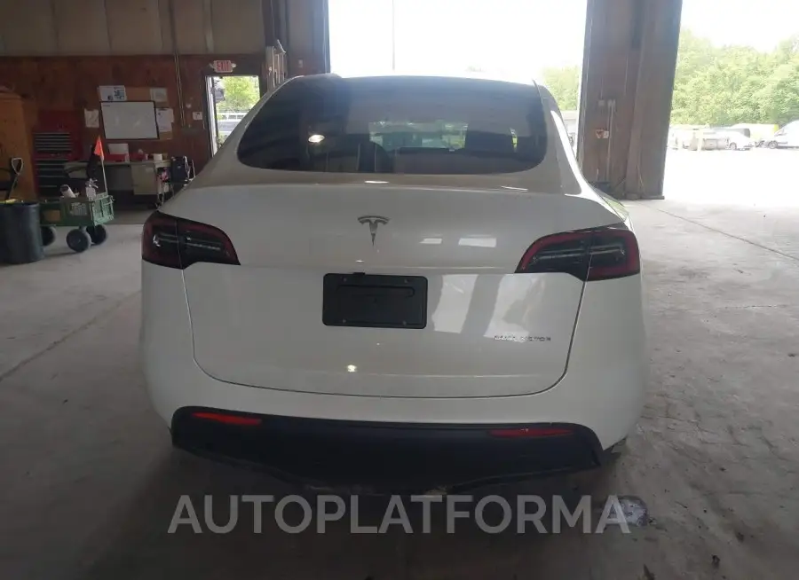 TESLA MODEL Y 2024 vin 7SAYGAEEXRF985739 from auto auction Iaai