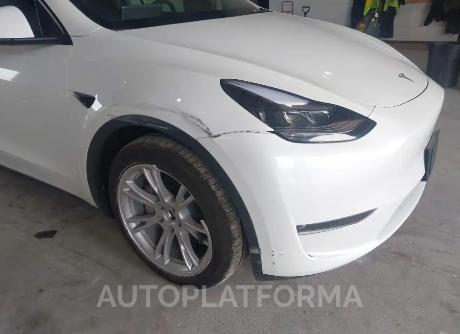 TESLA MODEL Y 2024 vin 7SAYGAEEXRF985739 from auto auction Iaai