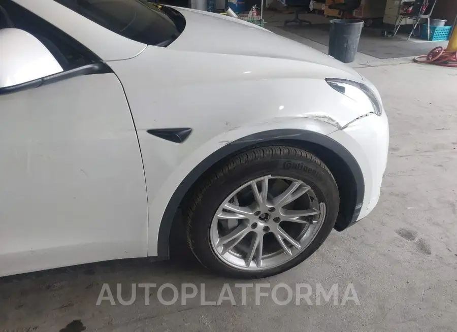 TESLA MODEL Y 2024 vin 7SAYGAEEXRF985739 from auto auction Iaai