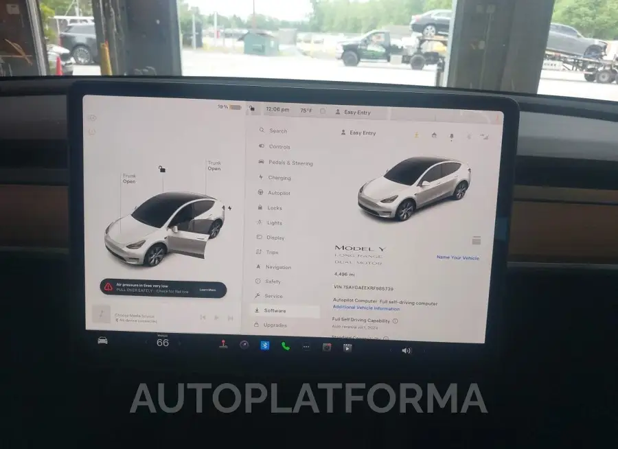 TESLA MODEL Y 2024 vin 7SAYGAEEXRF985739 from auto auction Iaai