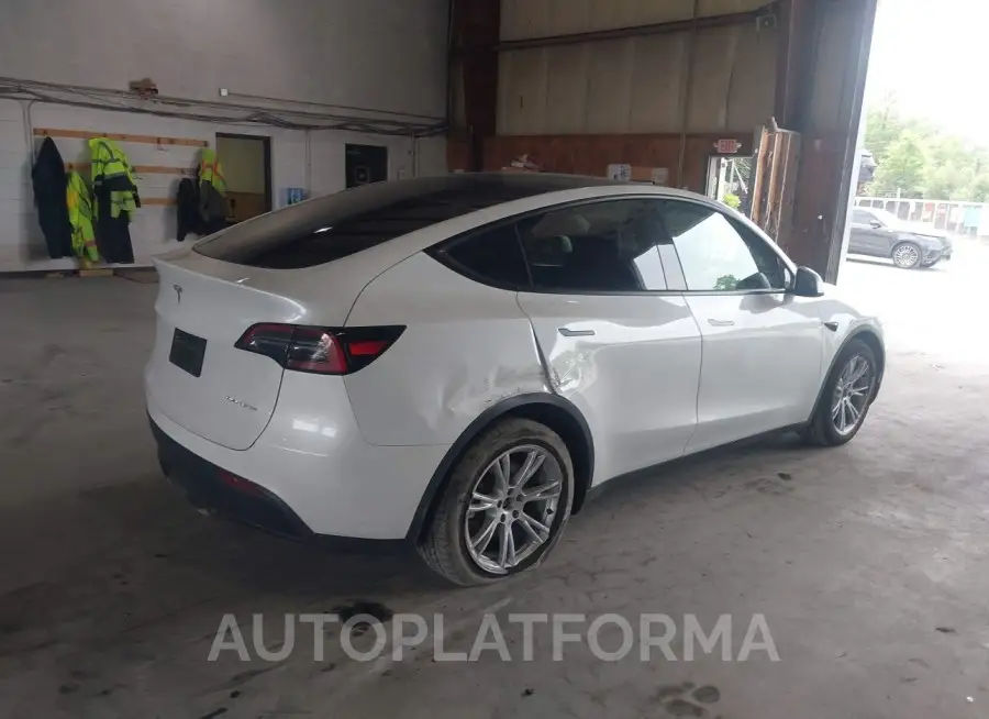 TESLA MODEL Y 2024 vin 7SAYGAEEXRF985739 from auto auction Iaai