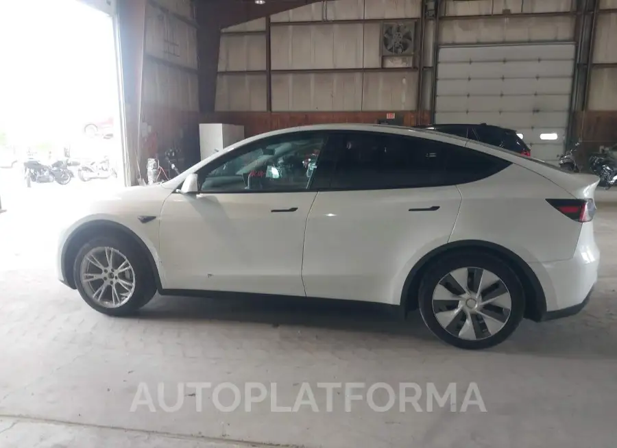 TESLA MODEL Y 2024 vin 7SAYGAEEXRF985739 from auto auction Iaai