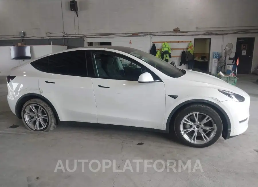 TESLA MODEL Y 2024 vin 7SAYGAEEXRF985739 from auto auction Iaai