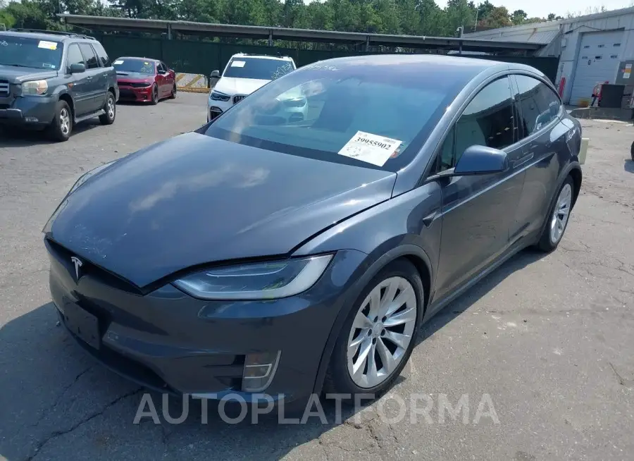 TESLA MODEL X 2017 vin 5YJXCDE2XHF054149 from auto auction Iaai