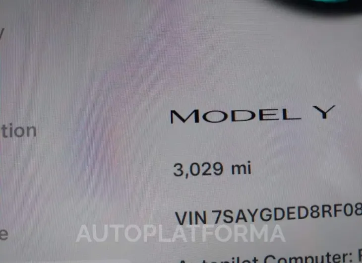 TESLA MODEL Y 2024 vin 7SAYGDED8RF084992 from auto auction Iaai